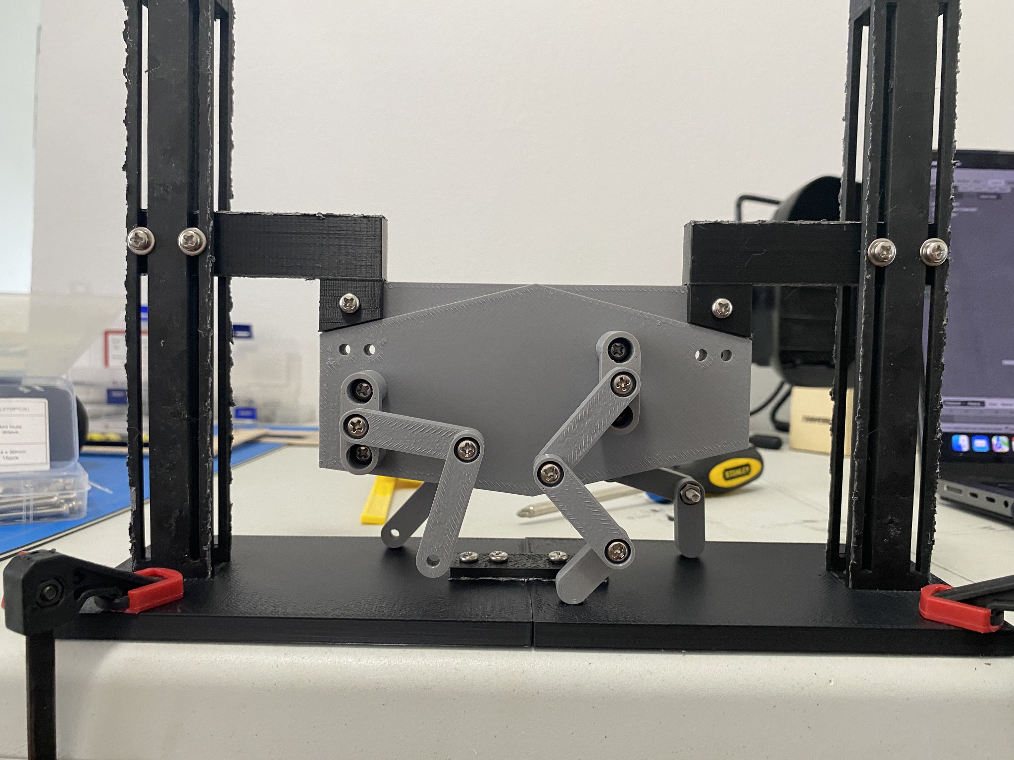 Planar robotic linkage test rig